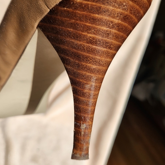 Great Neutral! Open-toed heel - Picture 3 of 9